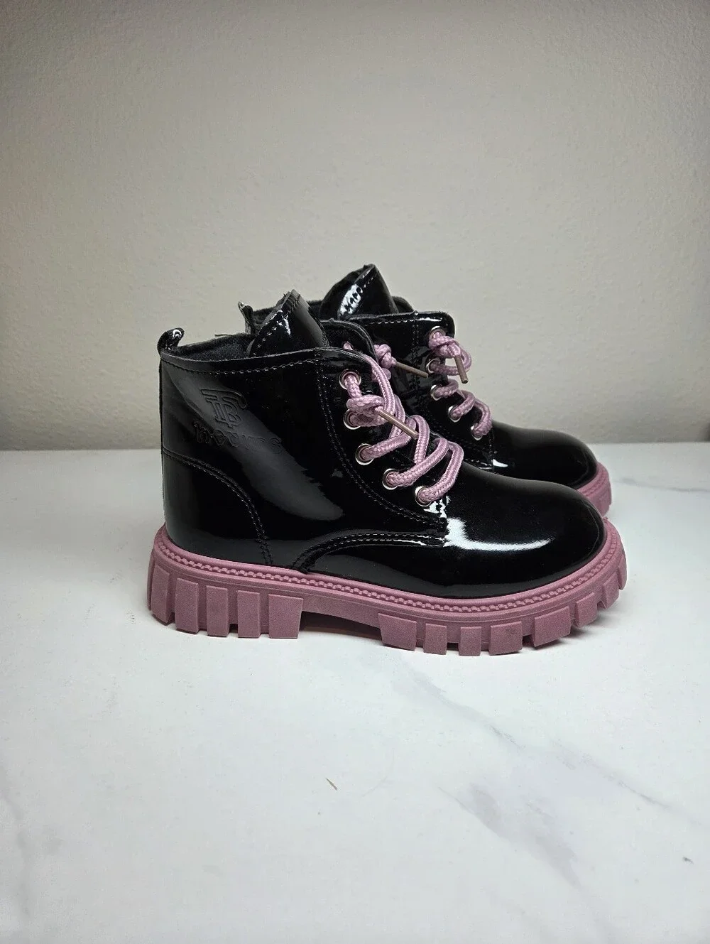 Boutique Kids Black Patent Sport Fashion Combat Boots Pink Lug Sole Size 2 NWOB